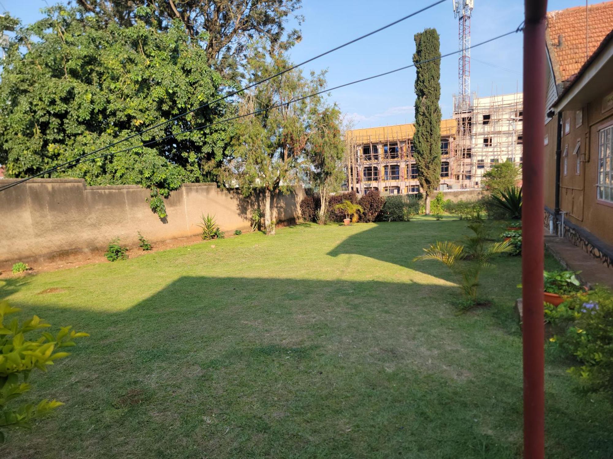 Grassroots Cafe & Deli Bed & Breakfast Masaka Dış mekan fotoğraf