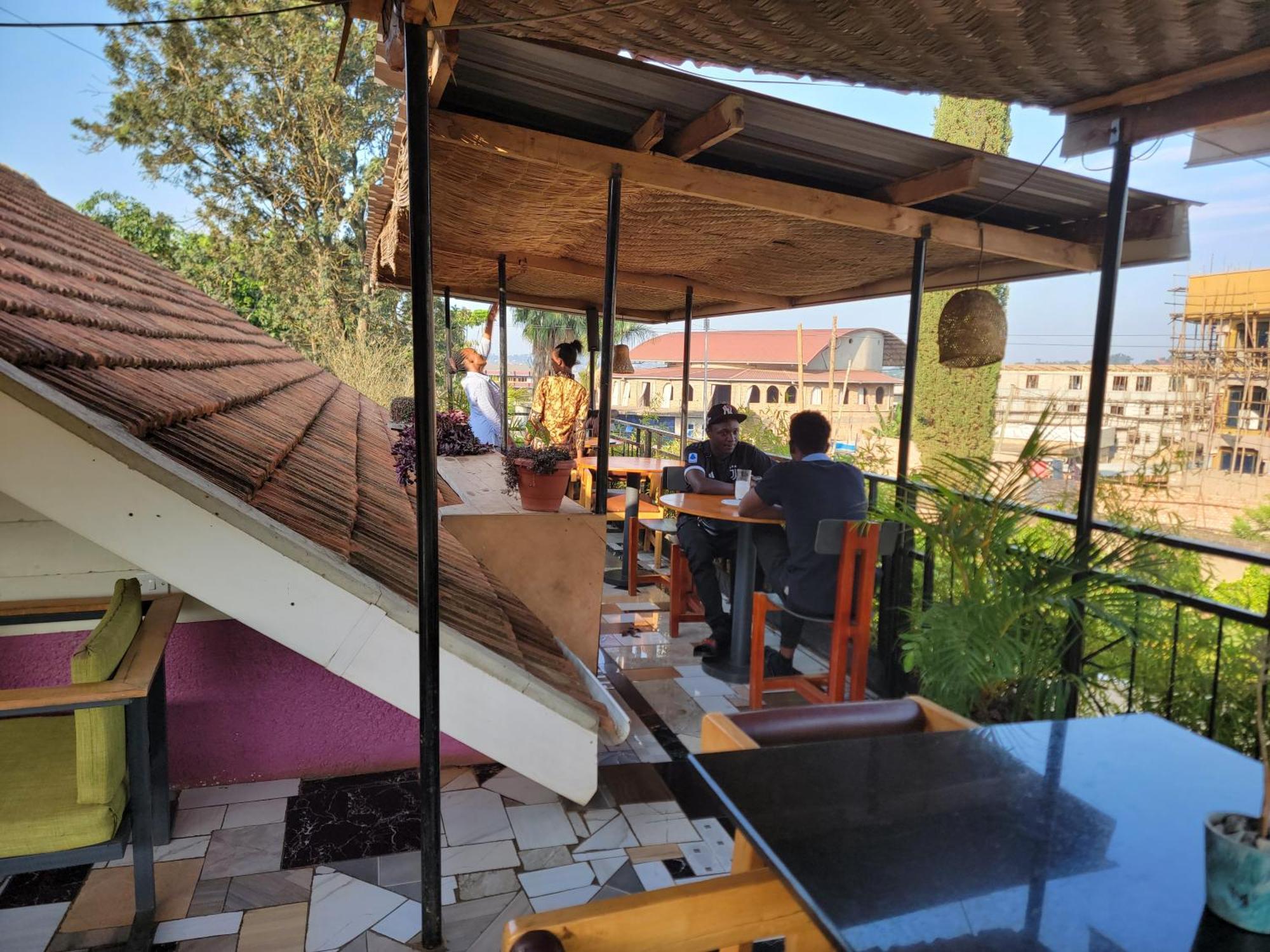 Grassroots Cafe & Deli Bed & Breakfast Masaka Dış mekan fotoğraf