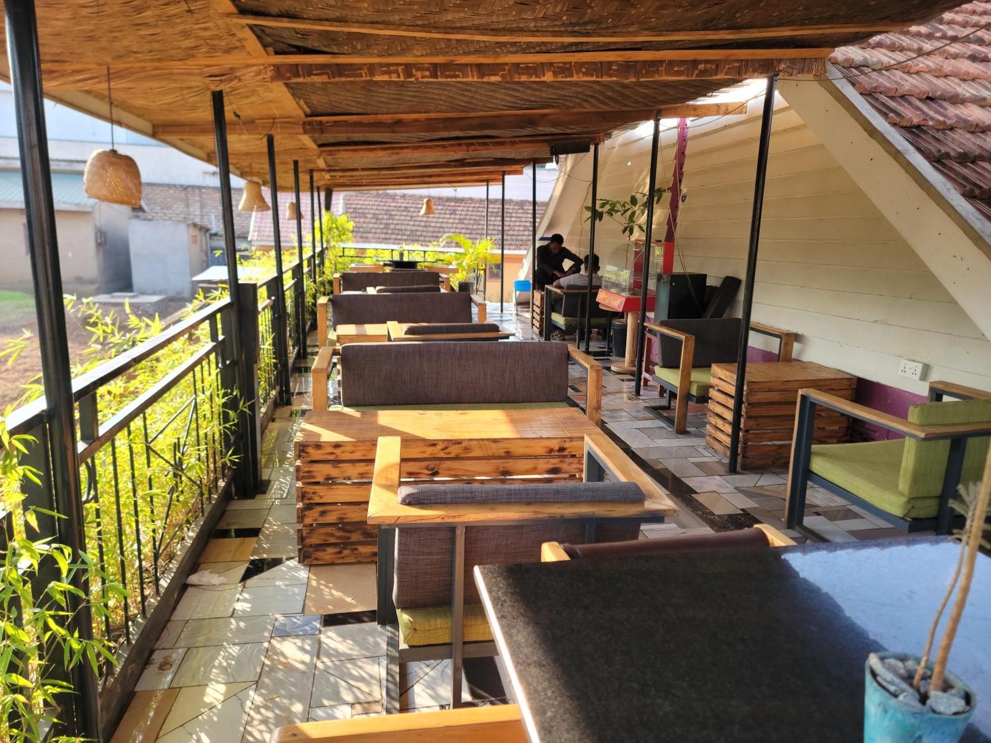 Grassroots Cafe & Deli Bed & Breakfast Masaka Dış mekan fotoğraf