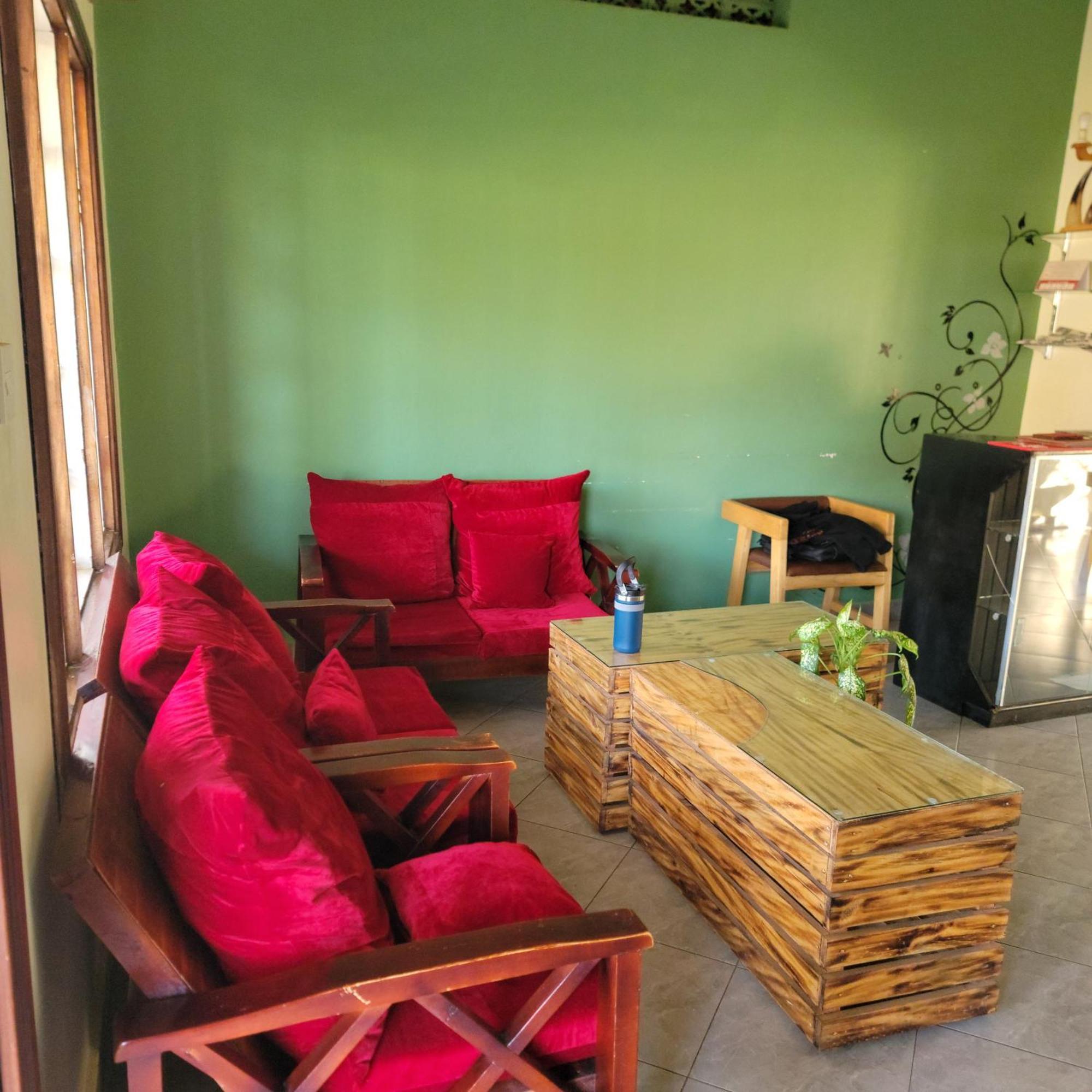 Grassroots Cafe & Deli Bed & Breakfast Masaka Dış mekan fotoğraf